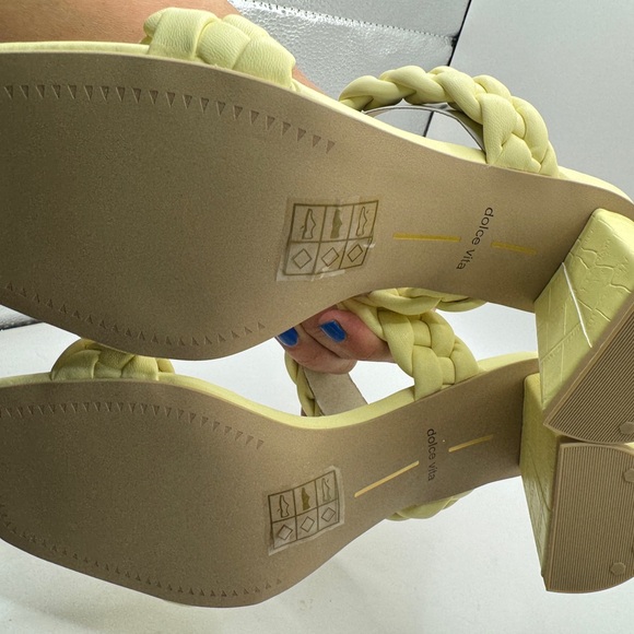 New in Box Dolce Vita Lemon Cream Stella Block Heel Sandals Size 6.5 MSRP $125 - Picture 6 of 9